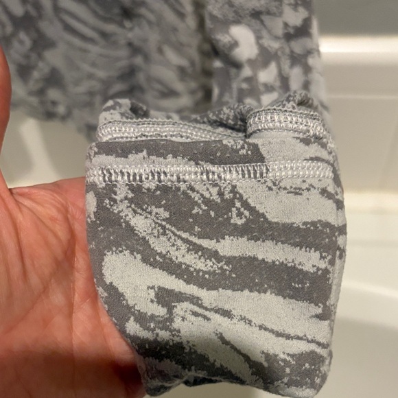 Lululemon Athletica Gray Abstract Sweatshirt - Picture 3 of 5